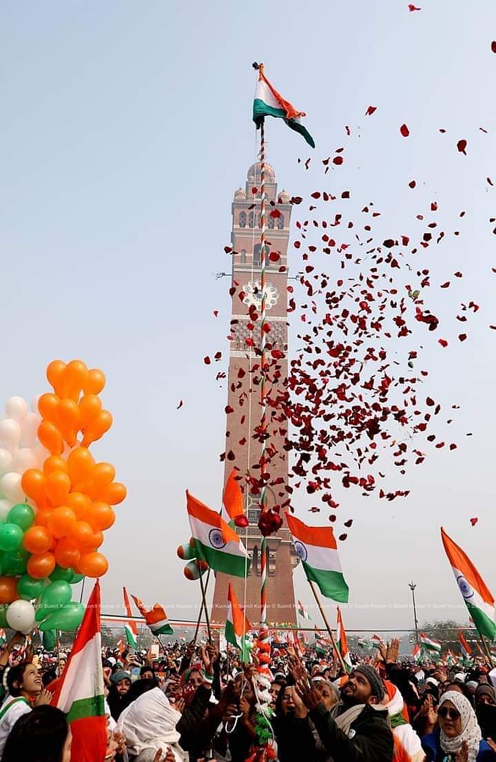 گھنٹہ گھر: خواتین CAA کے لیے مر تو سکتی ہیں مگر پیچھے نہیں ہٹیں گی... عظمیٰ