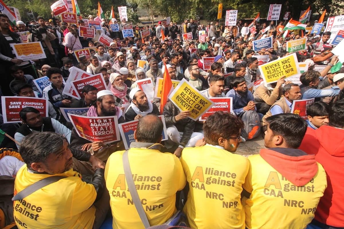 دہلی: سی اے اے کی مخالفت میں جامع مسجد پر ’کینڈل مارچ‘، ہزاروں افراد کی شرکت