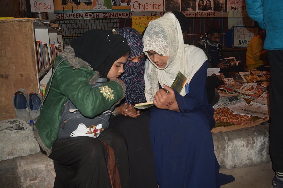 شاہین باغ میں بھی ہیں کئی ’شاہین باغ‘