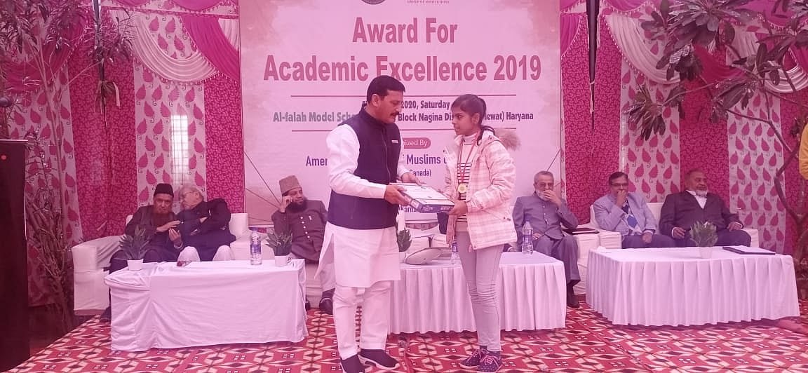 ڈاکٹر سعید احمد ’میوات رتن ایوارڈ‘ سے سرفراز، ہونہار بچوں کو بھی اعزازات سے نوازا گیا