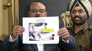 جے این یو: پولیس نے تصاویر جاری کر کے لیفٹ کے طلباء کو ہی ٹھہرایا تشدد کا ذمہ دار!