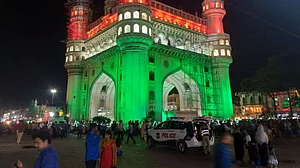 حیدر آباد: نئے سال پر چار مینار کے قریب شہریت قانون کے خلاف مظاہرہ کرنے والے گرفتار