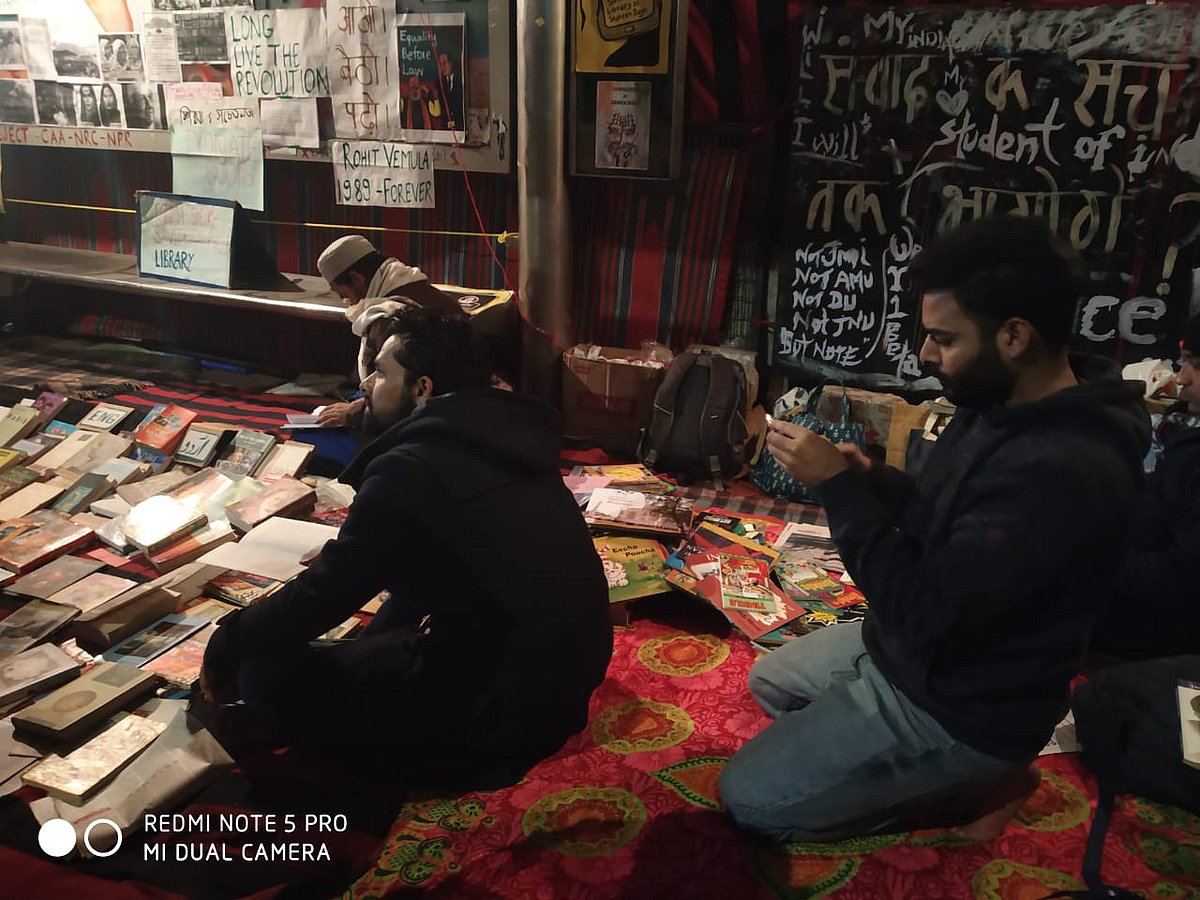 شاہین باغ میں بھی ہیں کئی ’شاہین باغ‘