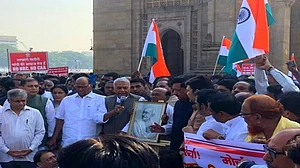 سی اے اے-این آر سی کے خلاف یشونت سنہا کی 3000 کلو میٹر کی ’گاندھی شانتی یاترا‘ شروع