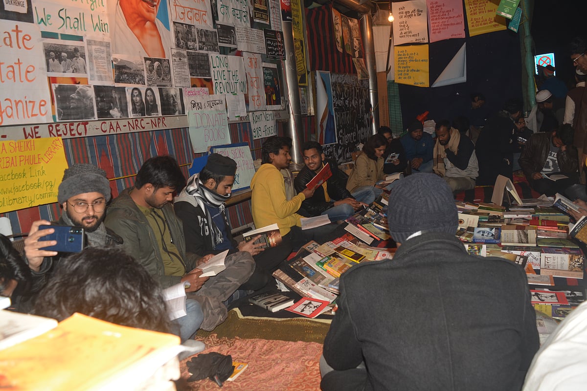 شاہین باغ میں بھی ہیں کئی ’شاہین باغ‘