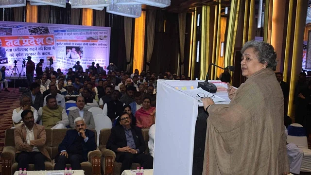 گاؤں، کسان و مزدور ملک کی ترجیحات، خواتین کی شراکت داری ضروری: مرنال پانڈے