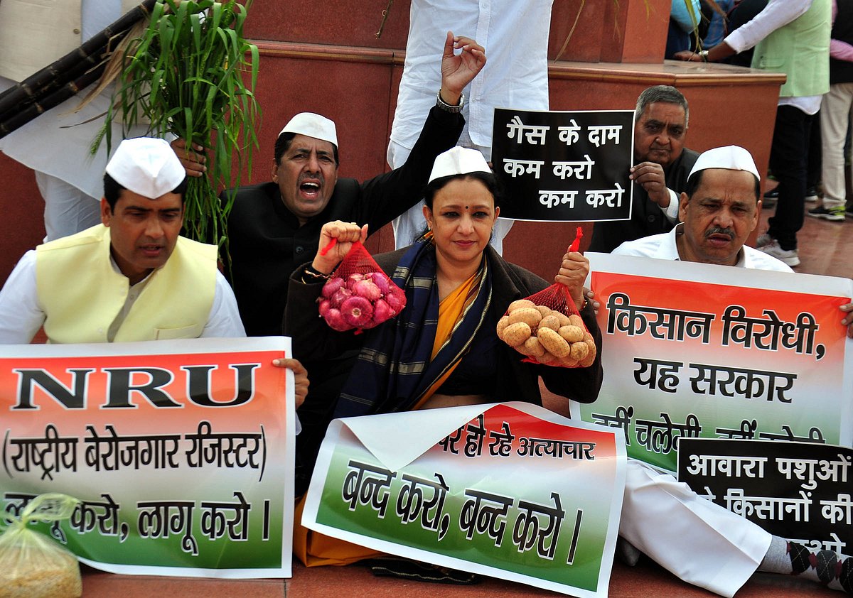 یوپی اسمبلی: بجٹ سیشن کے دوران اپوزیشن کا ہنگامہ، سی اے اے اور مہنگائی کے خلاف نعرے بازی