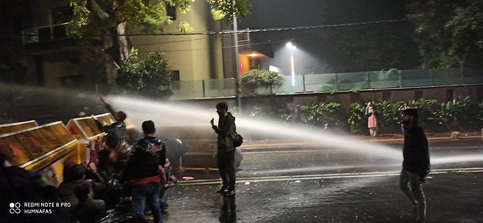 دہلی تشدد: نصف شب کو جے این یو-جامعہ طلبا نے کیجریوال کے گھر کا کیا گھیراؤ  