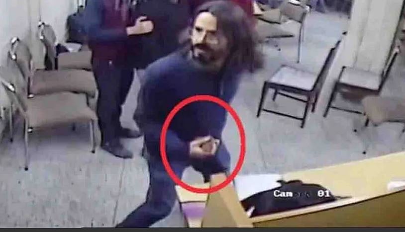 انکشاف... جامعہ طلبا کو پھنسانے کی کوشش ناکام، طلبا کے ہاتھ میں پتھر نہیں والیٹ تھا