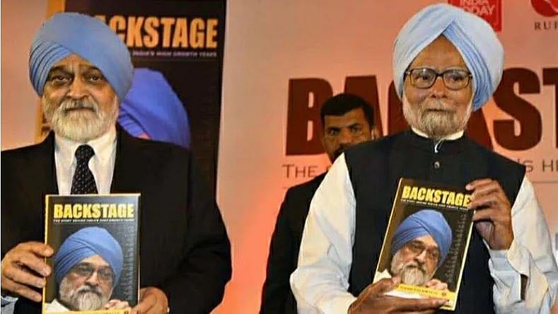 مودی حکومت ’معاشی بحران‘ کی بات ہی قبول نہیں کر رہی تو حل کیسے نکالے گی: منموہن