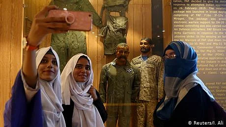 بالاکوٹ کے درخت، چائے کا کپ اور نئی دہلی کے فسادات