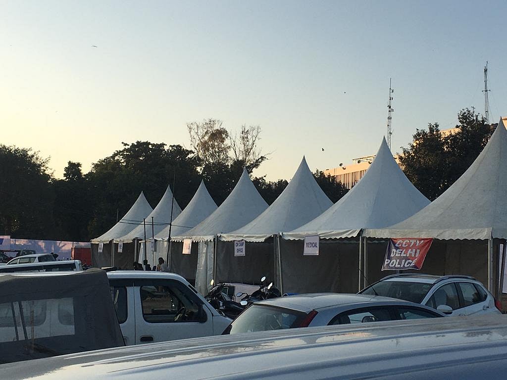 ویڈیو: کیجریوال کی حلف برداری کے لئے رام لیلا میدان تیار، عام آدمی ہوگا ’وی آئی پی‘