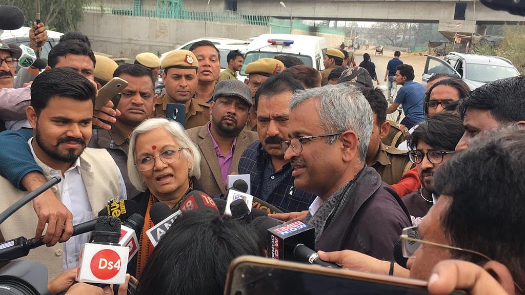 ’ہم نے انگریز بھگا دئے تو مودی-شاہ کیا چیز ہیں‘ مذاکرات کاروں کے سامنے دبنگ دادیوں کا بیان