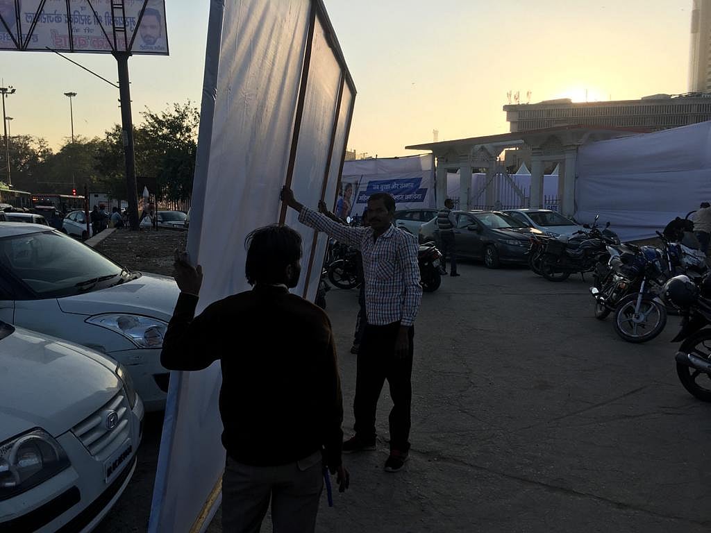 ویڈیو: کیجریوال کی حلف برداری کے لئے رام لیلا میدان تیار، عام آدمی ہوگا ’وی آئی پی‘