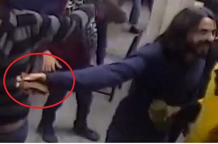 انکشاف... جامعہ طلبا کو پھنسانے کی کوشش ناکام، طلبا کے ہاتھ میں پتھر نہیں والیٹ تھا