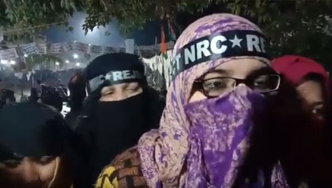 شہریت قانون... ہم صرف چولہا نہیں پھونکتیں، قوم کی بھی فکر ہے: خاتون مظاہرین