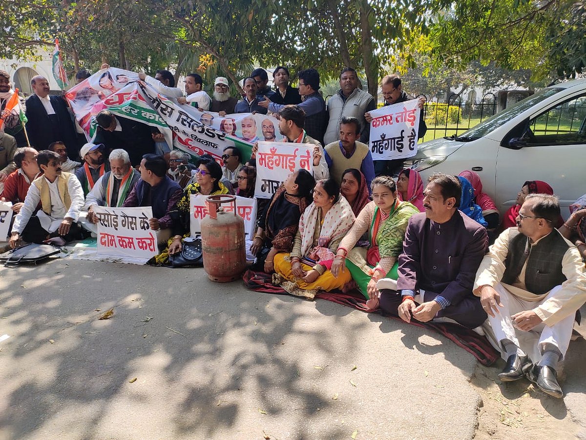 رسوئی گیس کی اضافی شرح کے خلاف ’مہیلا کانگریس‘ کا مظاہرہ