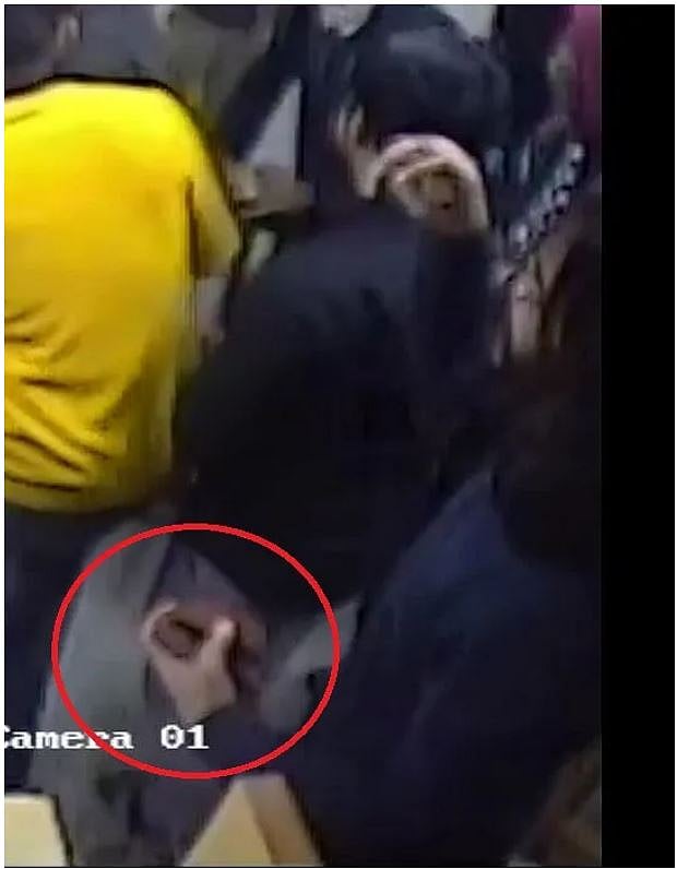 انکشاف... جامعہ طلبا کو پھنسانے کی کوشش ناکام، طلبا کے ہاتھ میں پتھر نہیں والیٹ تھا