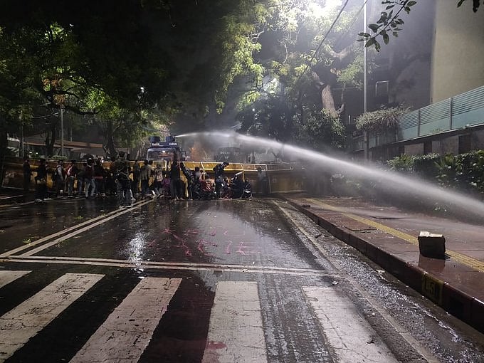 دہلی تشدد: نصف شب کو جے این یو-جامعہ طلبا نے کیجریوال کے گھر کا کیا گھیراؤ  