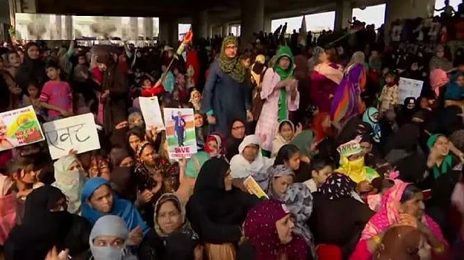 سی اے اے: جعفر آباد میں خواتین کا مظاہرہ جاری، ہنگامہ کے بعد سیکورٹی سخت