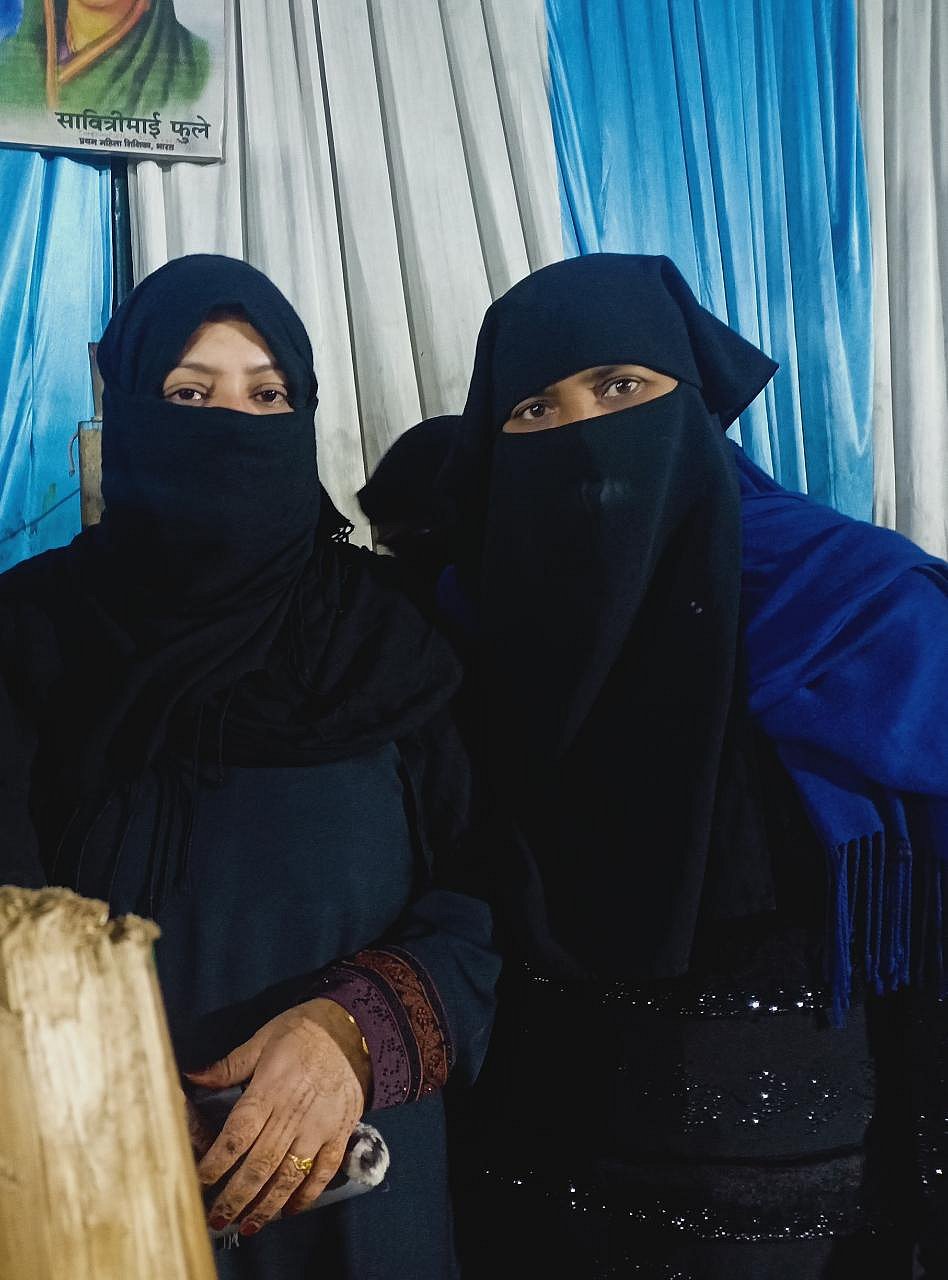 ’گلا خراب ہوتا ہے تو ہو جائے، مستقبل خراب نہیں ہونے دیں گی‘ نعرےباز انقلابی خواتین