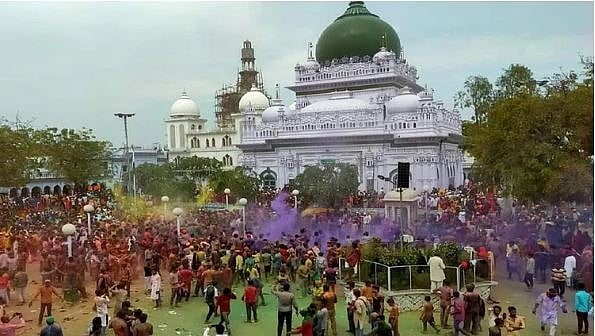 ’دیوا شریف‘ کی درگاہ، جہاں ہر مذہب کے لوگوں نے مل کر منائی ہولی