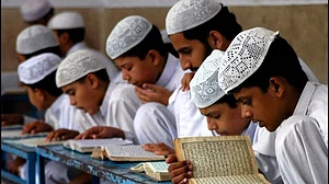 مدارس سے فارغ علماء و حفاظ دین و دنیا کا سب سے بڑا سرمایہ: مولانا شبیر