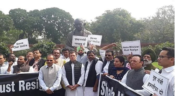 دہلی تشدد: مودی حکومت کا پارلیمنٹ میں بحث سے بھاگنا صحت مند روایت نہیں