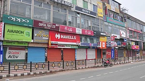’جنتا کرفیو‘ کا متعدد شہروں میں وسیع پیمانے پر اثر، تصویری جھلکیاں