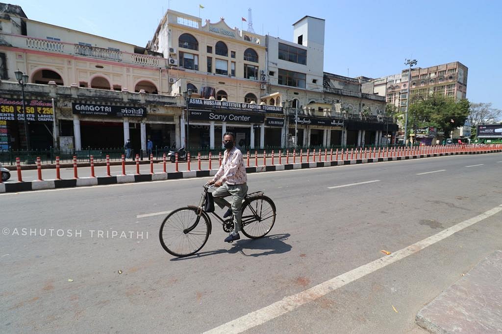 کورونا وائرس: حضرت گنج میں لاک ڈاؤن کی حالت، سڑکیں سنسان، دکانوں پر لٹکا قفل