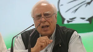 مزدوروں سے عزت سے پیش آئیں، وہ ہندوستان کی تعمیر کرتے ہیں: کانگریس