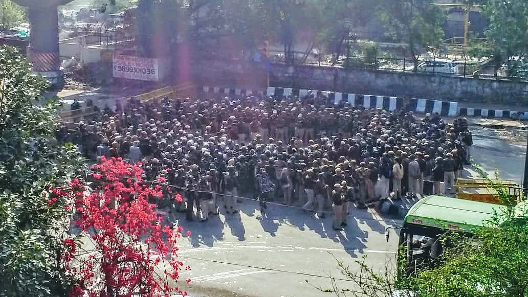 تصویر قومی آواز