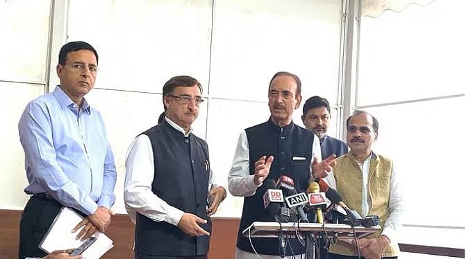 مدھیہ پردیش میں جمہوریت کا قتل کر اقتدار کی بھوک مٹانا چاہتی ہے بی جے پی: کانگریس