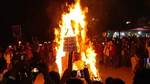 شاہین باغ مظاہرہ میں ’آزادی‘ کے نعروں کے بیچ ’ہولیکا دہن‘ کا اہتمام