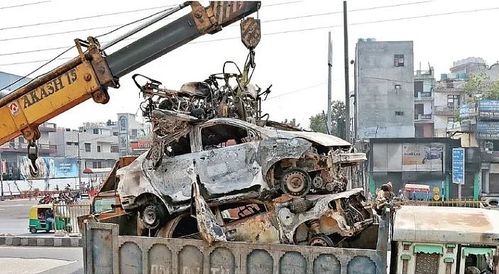 دہلی تشدد: نفرت کے سوداگروں نے کاروبار تباہ کر دیا، چھوٹے موٹے دھندے بھی ختم!