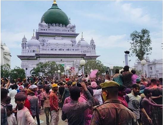 ’دیوا شریف‘ کی درگاہ، جہاں ہر مذہب کے لوگوں نے مل کر منائی ہولی