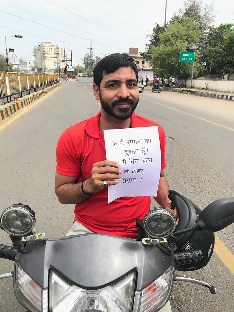 لاک ڈاؤن کی خلاف ورزی: کئی مقامات پر لوگوں کو ملی دلچسپ سزا، دیکھیں تصویریں...