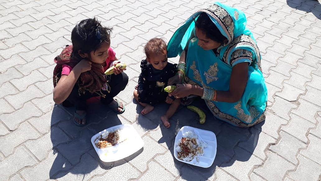 ’ہزاروں مہاجر مزدوروں کا پیدل سفر کرنا ’کورونا‘ سے بھی بڑا سانحہ‘