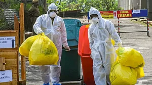 کشی نگر: کورونا وائرس کے پیش نظر غیر ملکی سیاحوں کی طبی جانچ شروع