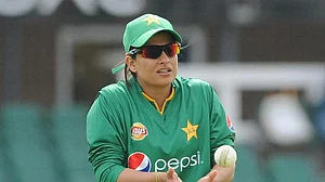 پاکستان کی سابق کرکٹ کپتان ’ثنا میر‘ نے کیا ریٹائرمنٹ کا اعلان