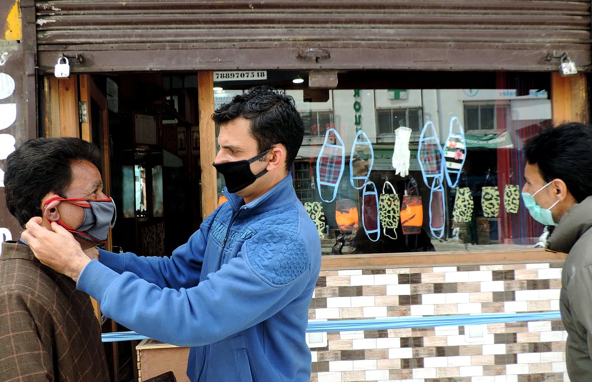 کشمیر: لاک ڈاؤن کے تین ہفتے مکمل، معمولات زندگی ٹھپ، لوگ خوف زدہ