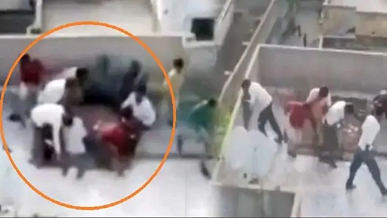 چھت پر کھیلا جا رہا تھا جوا، ڈرون کیمرے سے نگرانی کا اعلان سن مچ گئی بھگدڑ... ویڈیو