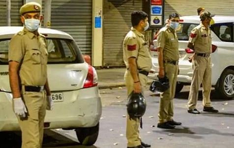 دہلی: 24 گھنٹے کے اندر کورونا کی زد میں آئے دو پولس جوان، لوگوں میں خوف