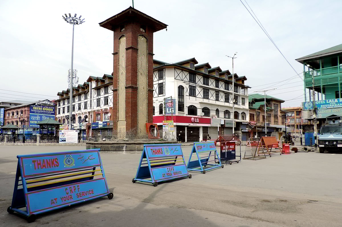 کشمیر: لاک ڈاؤن کے تین ہفتے مکمل، معمولات زندگی ٹھپ، لوگ خوف زدہ