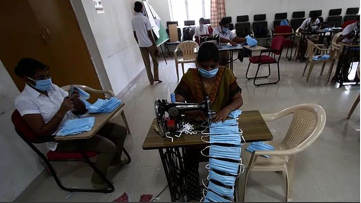 کورونا سے جنگ: پولس کے لیے ’اسلحہ‘ تیار کر رہے تمل ناڈو جیل کے قیدی!