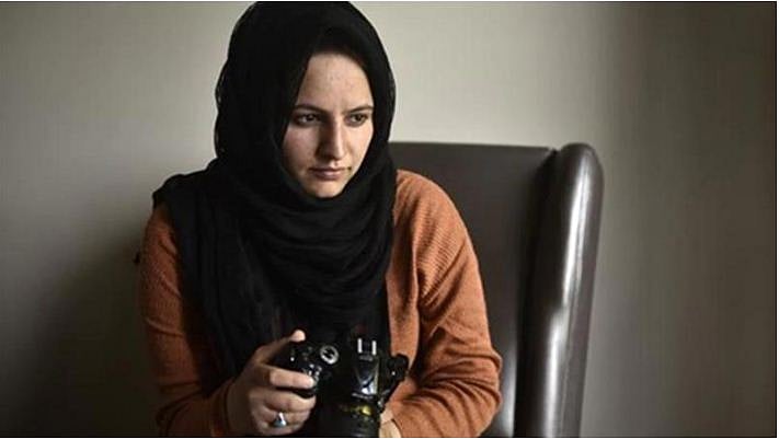 کشمیر: معروف خاتون فوٹو جرنلسٹ مسرت زہرا کے خلاف ایف آئی آر درج
