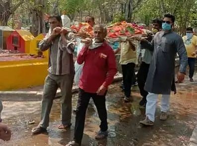 کورونا کا ڈر: ہندو نوجوان کی ٹی بی سے ہوئی موت، 5 مسلم نوجوانوں نے ادا کی آخری رسومات