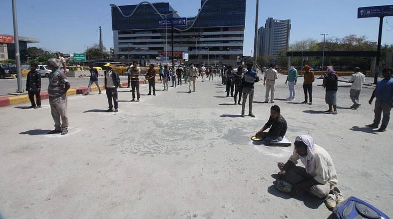 مودی حکومت کی مہربانی سے گھروں میں ’رامائن‘ اور سڑکوں پر روٹی کے لیے ’مہابھارت‘