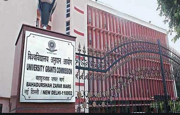 یو جی سی نے متعدد ریاستوں کی 54 نجی یونیورسٹیوں کو ڈیفالٹر قرار دیا، طلباء کو معلومات نہ دینے پر نوٹس جاری