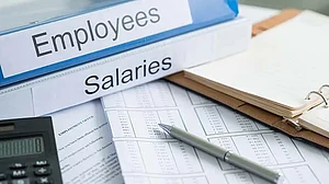 کورونا کے درمیان سرکاری ملازمین کے لئے بری خبر، 1.5 سال تک نہیں بڑھے گا مہنگائی بھتہ